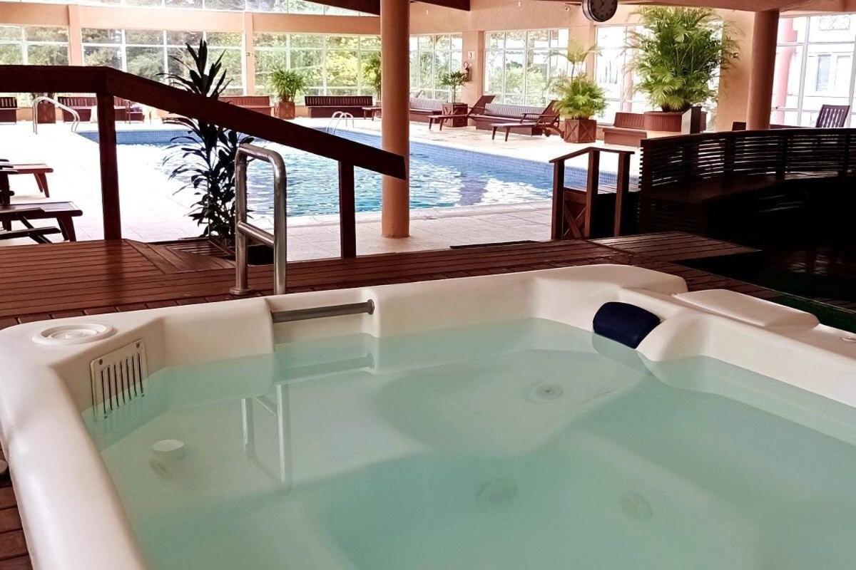 Apartamento No Residencial Village No Centro De Gramado, Com Piscina Aquecida E Hidromassagem Luaran gambar